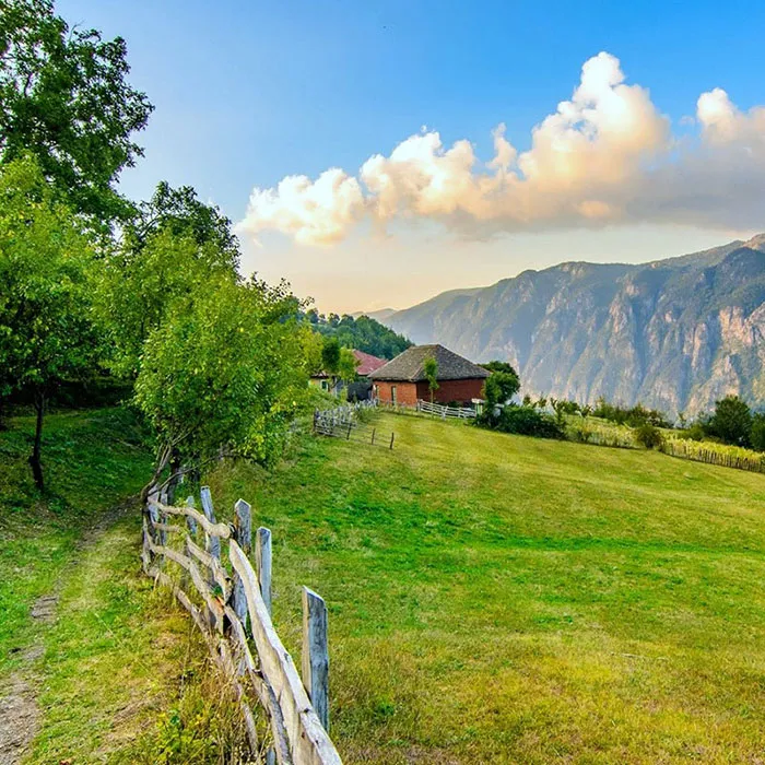 satul-din-nori-explorarea-muntilor-bucegi satul-din-nori-explorarea-muntilor-Carpati